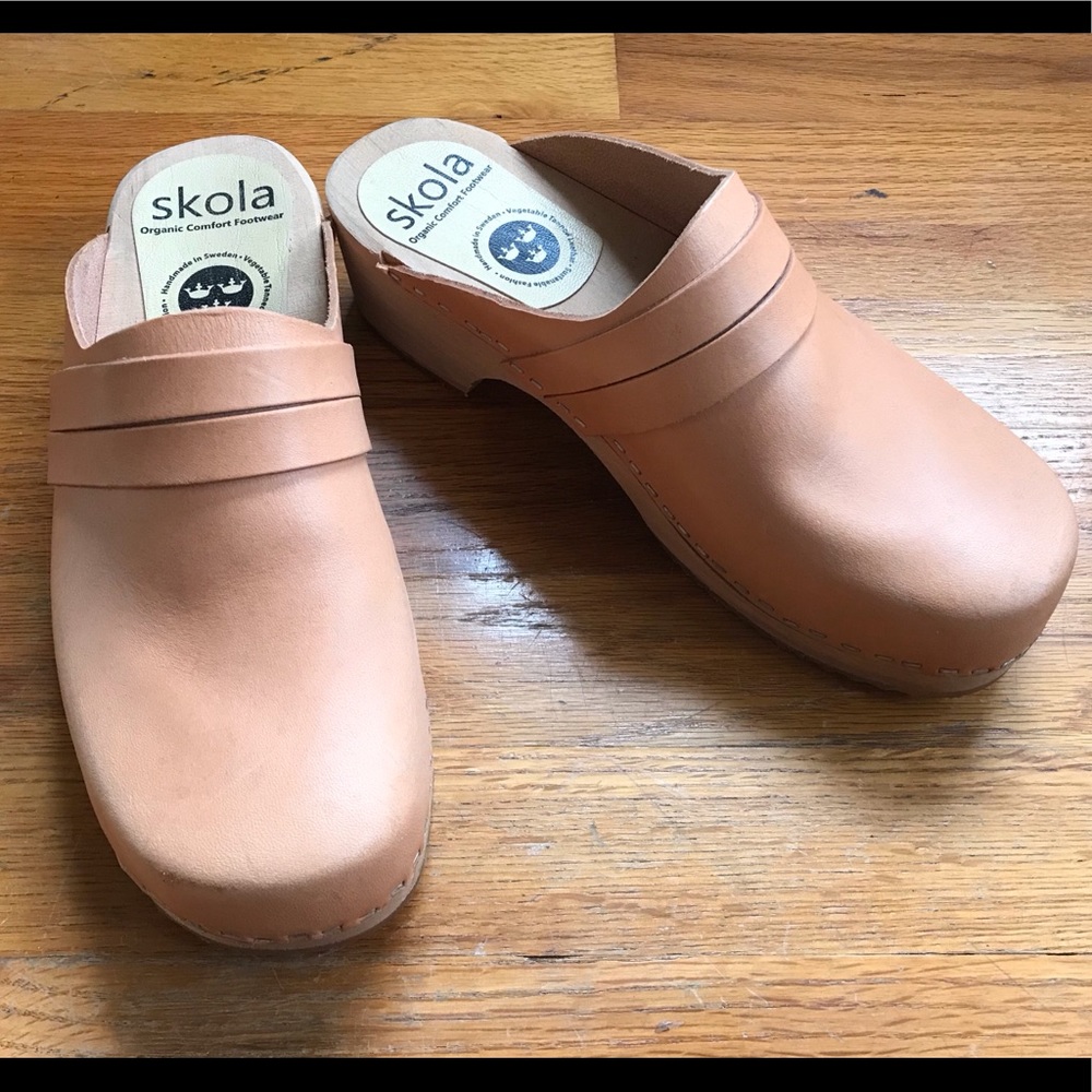 Skola Clogs in Natural
